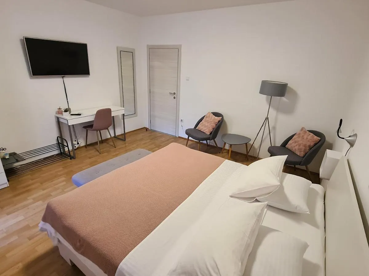 Apartments & Rooms Tom Medulin