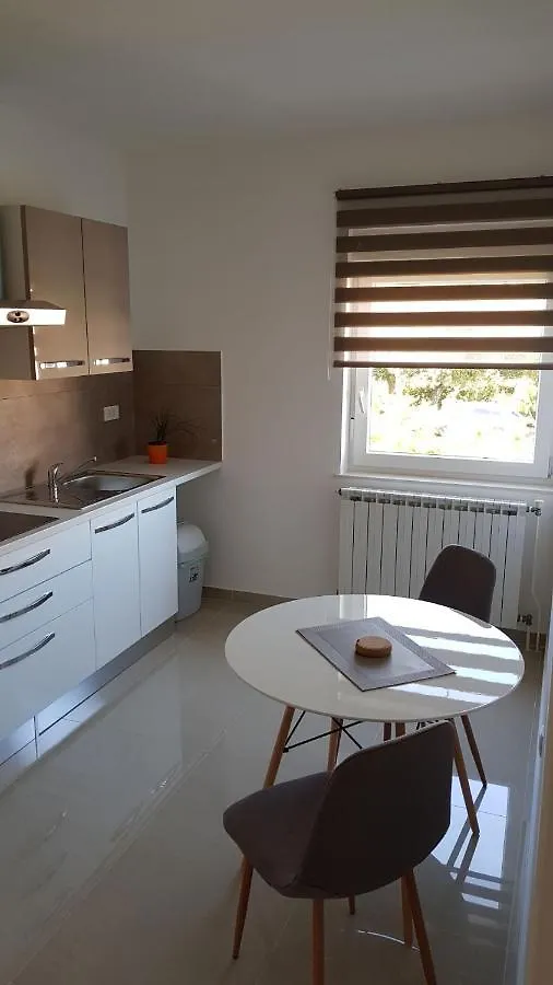 Apartments & Rooms Tom 메덜린