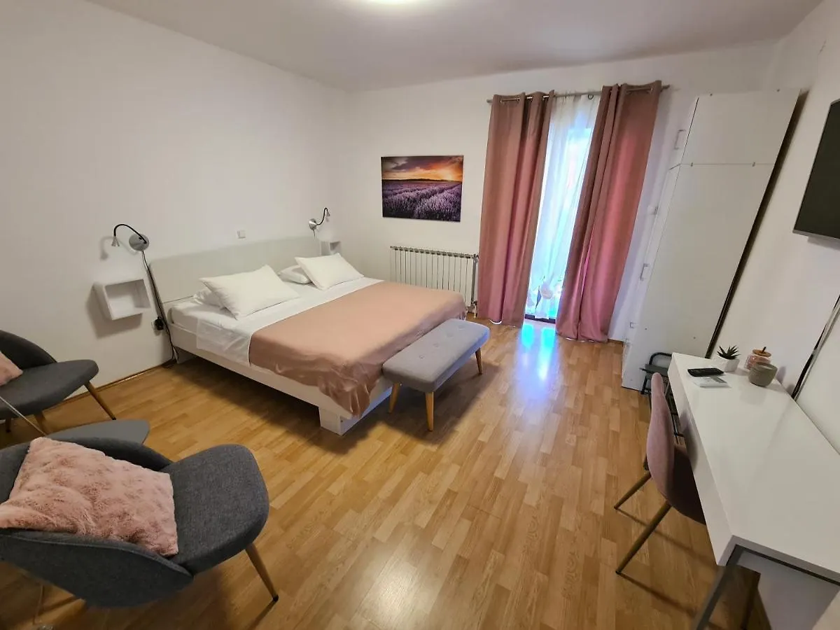 Apartments & Rooms Tom 메덜린
